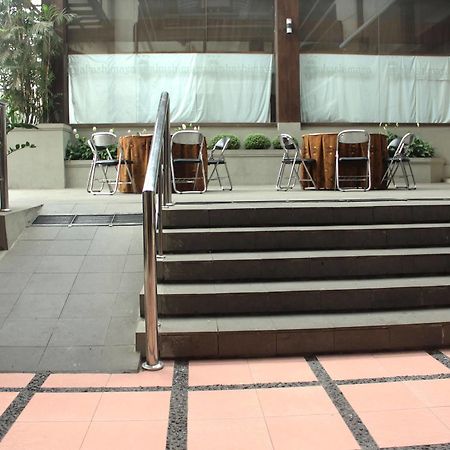 Zen Rooms Grand Hotel Lembang Exteriör bild