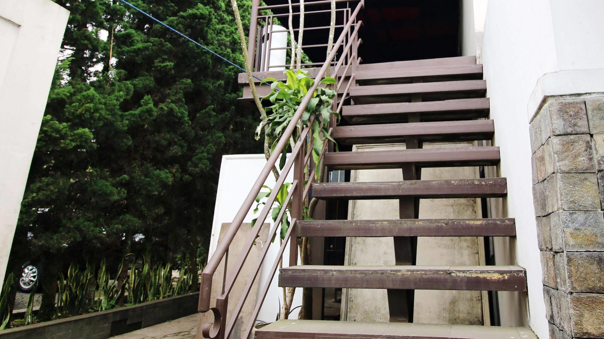 Zen Rooms Grand Hotel Lembang Exteriör bild