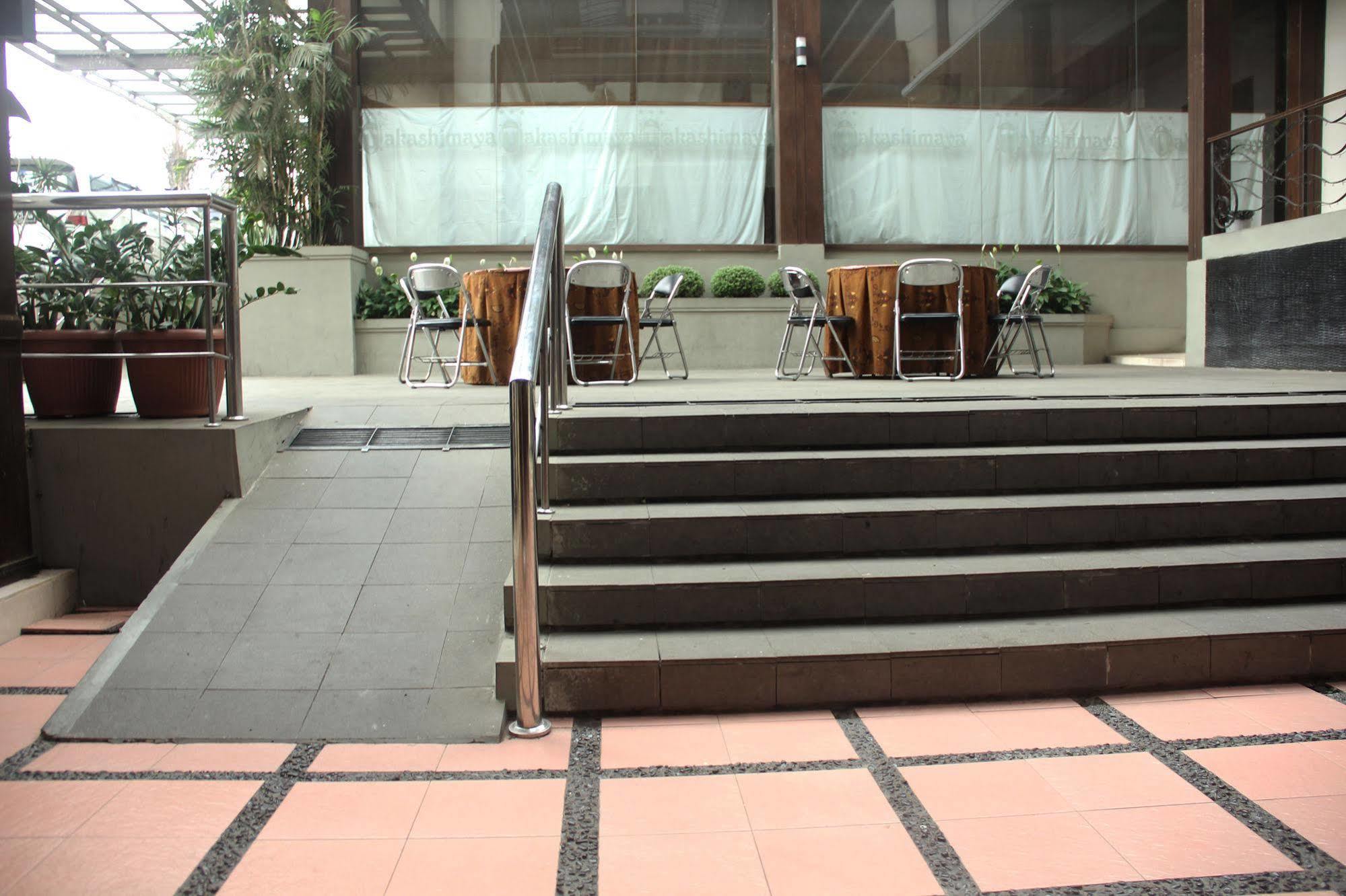Zen Rooms Grand Hotel Lembang Exteriör bild