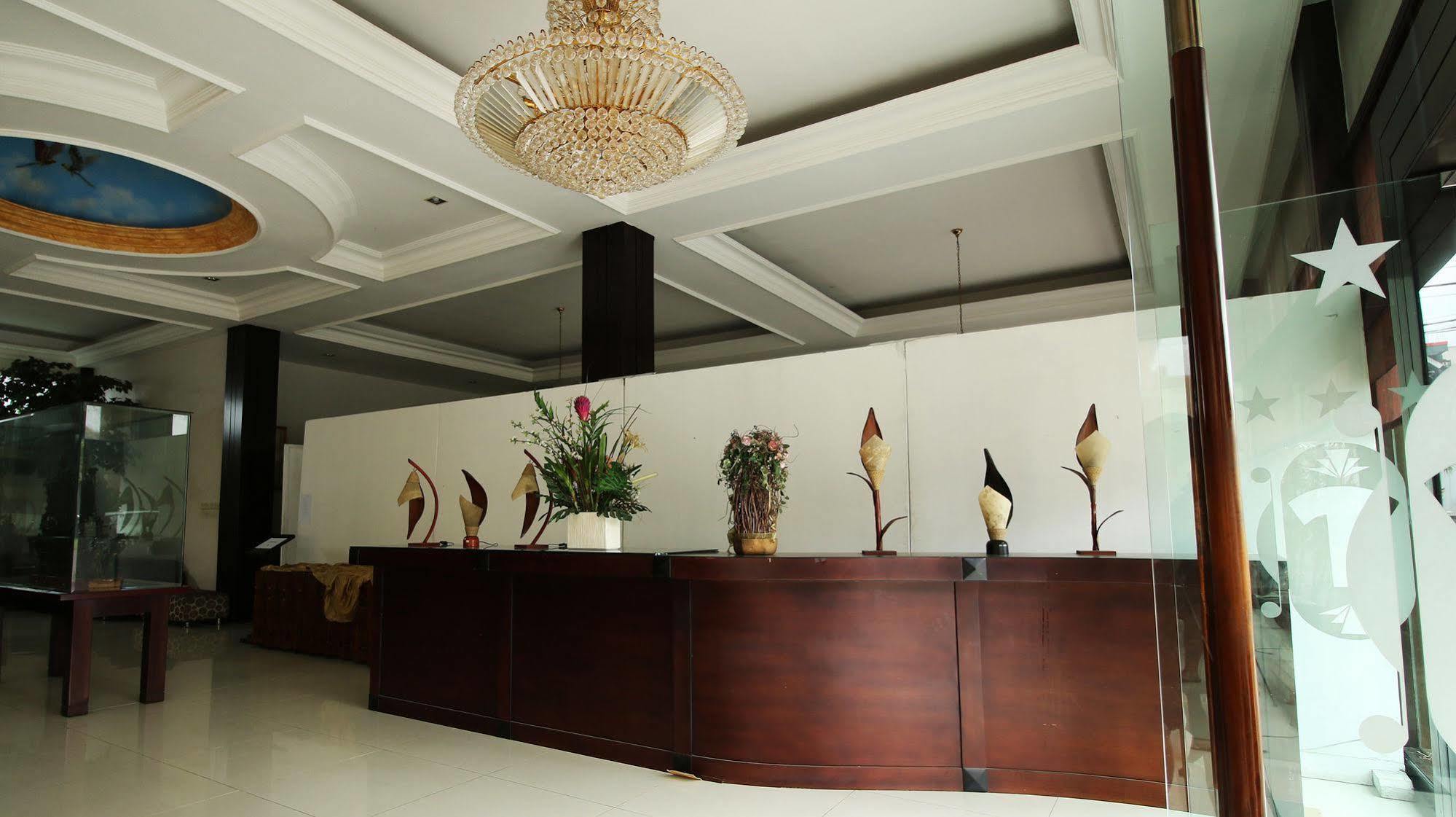 Zen Rooms Grand Hotel Lembang Exteriör bild