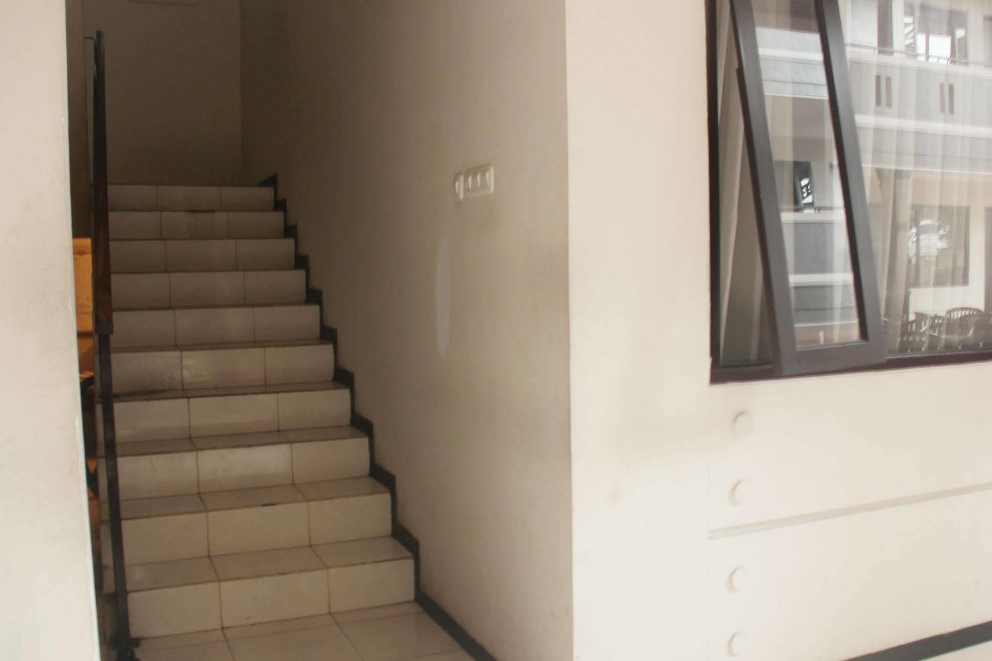 Zen Rooms Grand Hotel Lembang Exteriör bild
